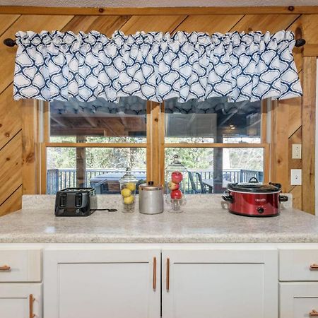 Wooded Bliss Hot Tub Single Level Cabin With No Steps Rocking Chairs And Wooded Views Pigeon Forge Exterior foto