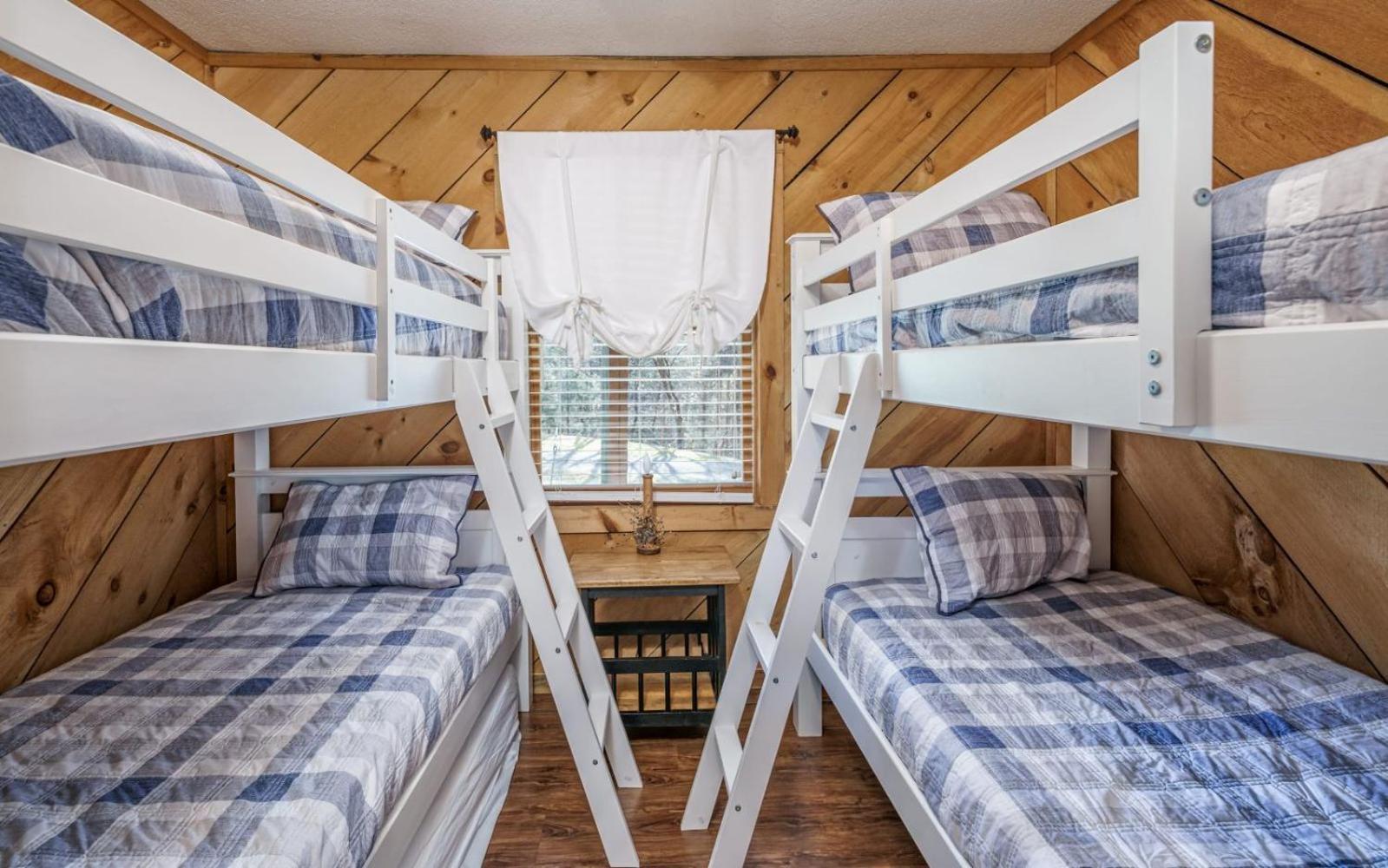 Wooded Bliss Hot Tub Single Level Cabin With No Steps Rocking Chairs And Wooded Views Pigeon Forge Exterior foto